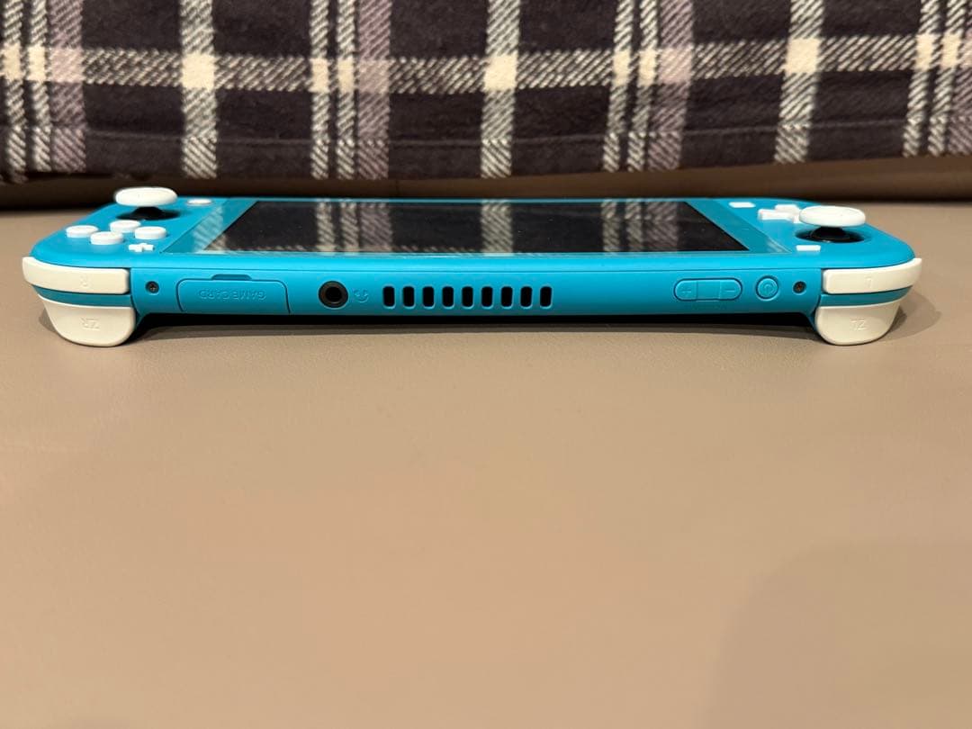 Nintendo　Switchライト　ターコイズ　本体　充電器　ケース