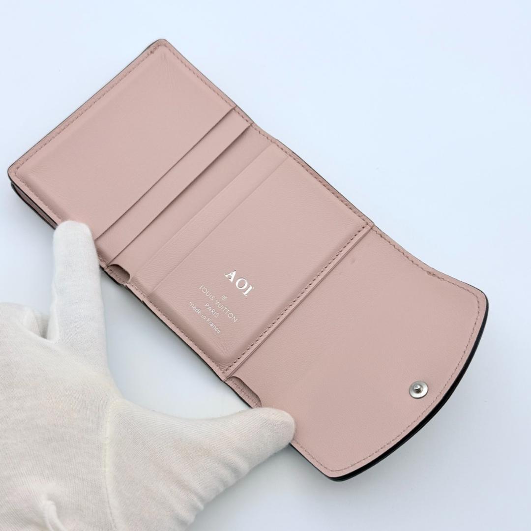 ルイヴィトン マヒナ ポルトフォイユ イリス XS 三つ折り財布 ピンク