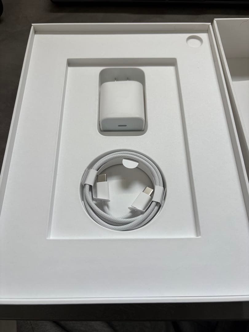 [ケース付き]iPad A16 Wi-Fiモデル 128GB