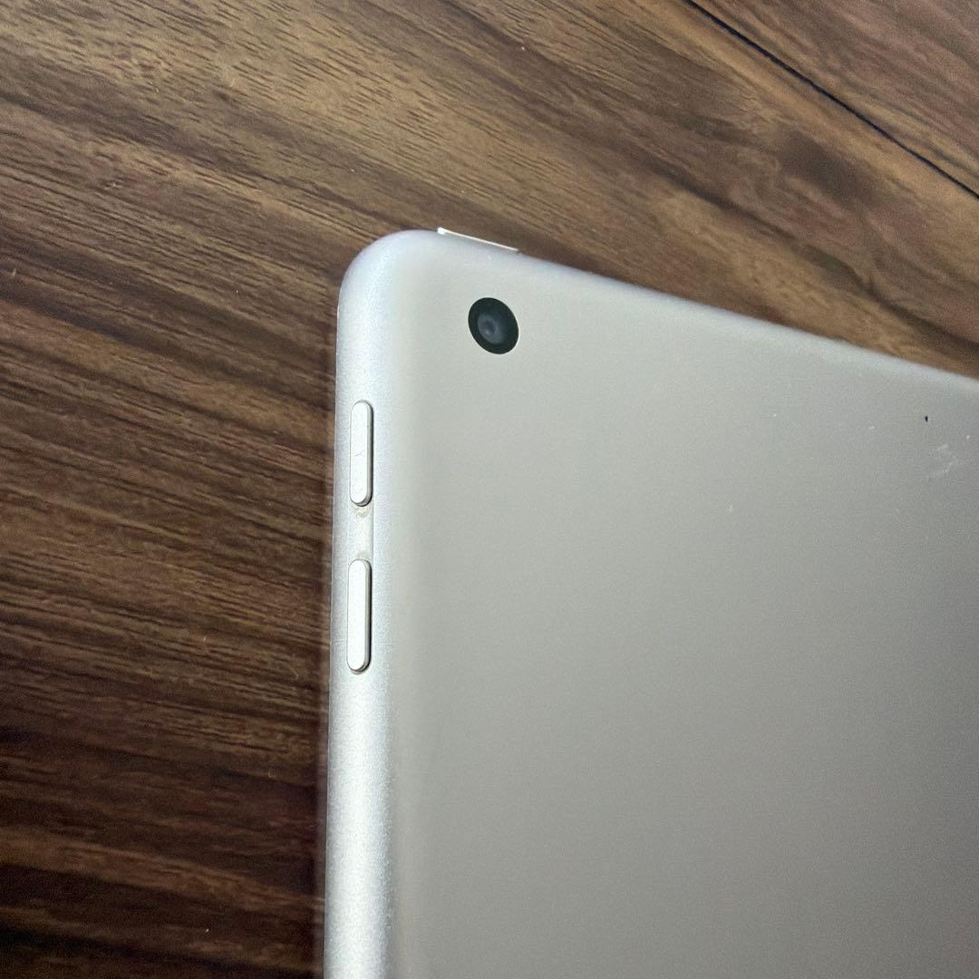 iPad 第6世代 本体 画面傷あり
