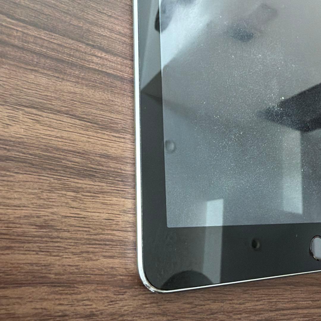 iPad 第6世代 本体 画面傷あり