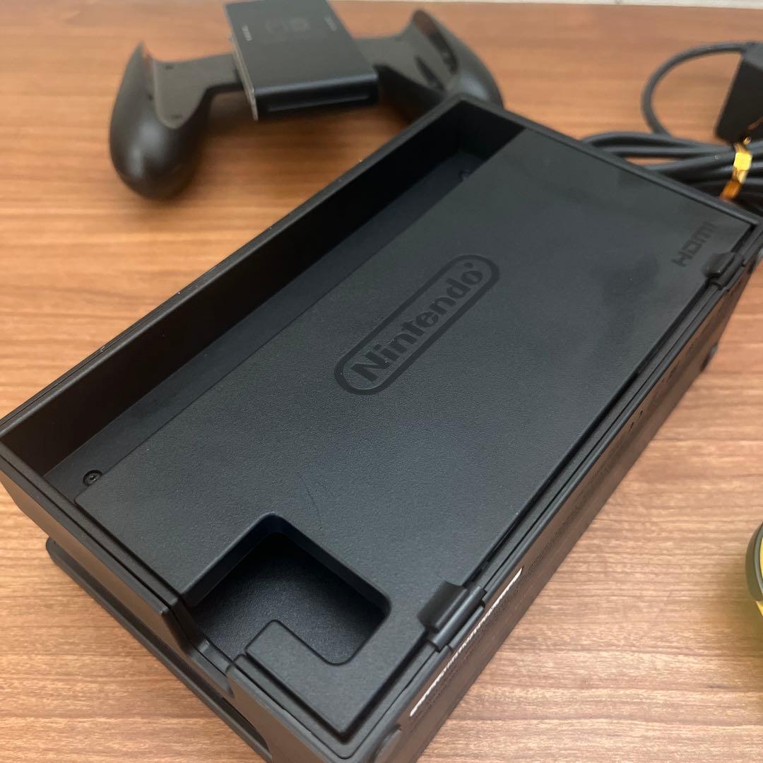 ピカチュウデザイン Nintendo Switch 一部付属品付 HDMIなし
