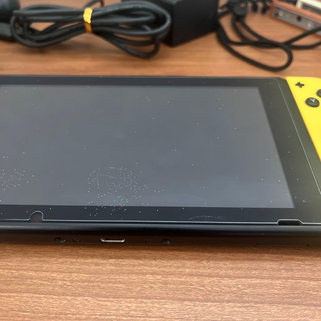 ピカチュウデザイン Nintendo Switch 一部付属品付 HDMIなし