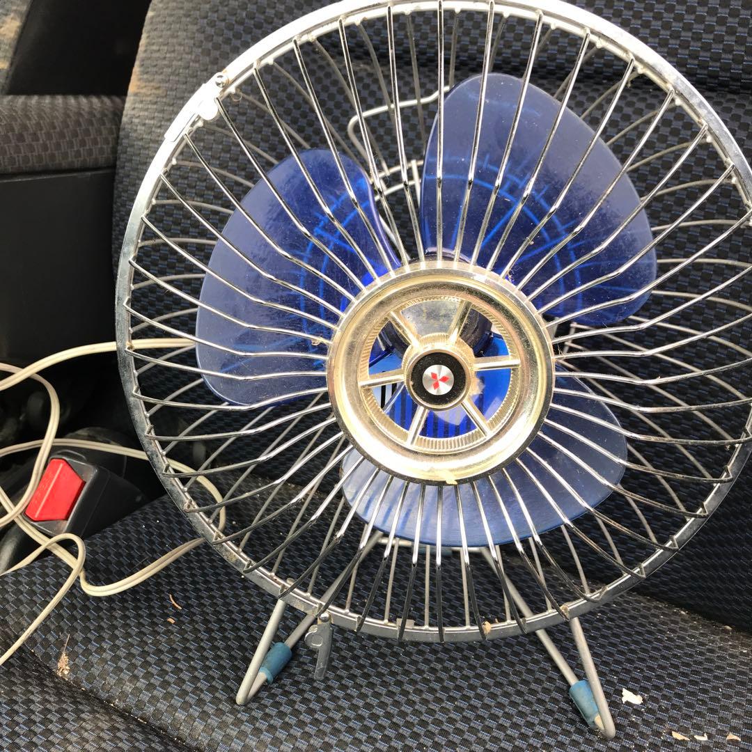 レトロな卓上扇風機 青色 円形デザイン