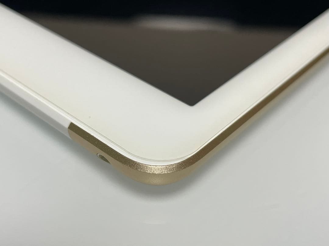 iPad 第5世代 32GB ゴールド au Wi-Fi SIMロック不明
