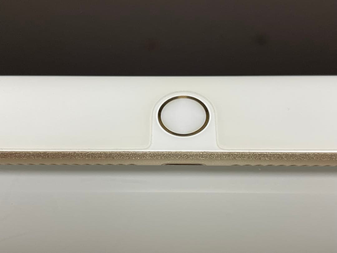 iPad 第5世代 32GB ゴールド au Wi-Fi SIMロック不明