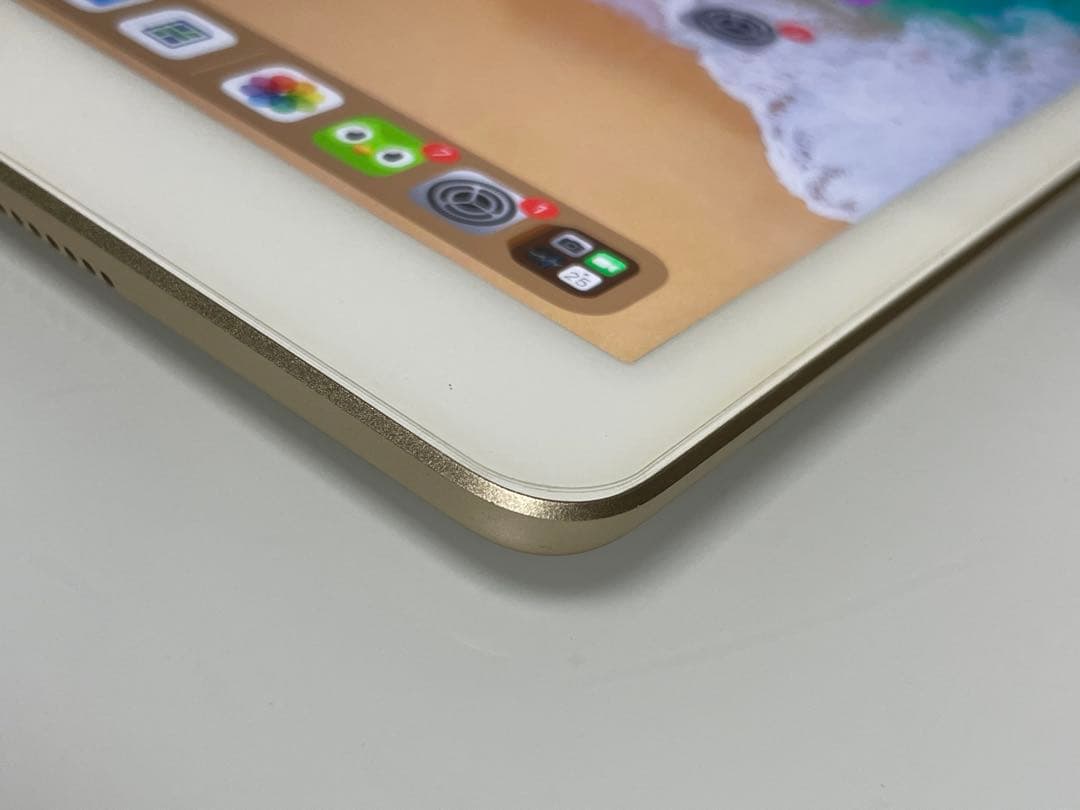 iPad 第5世代 32GB ゴールド au Wi-Fi SIMロック不明