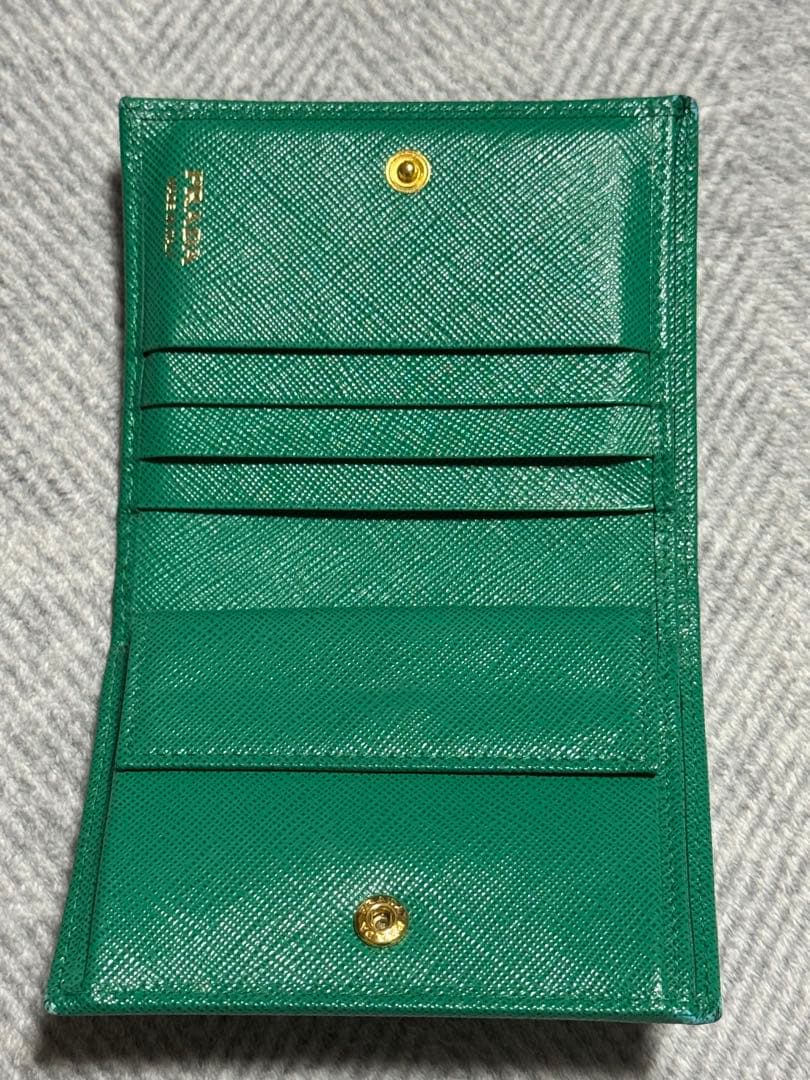 プラダ　PRADA 二つ折り財布