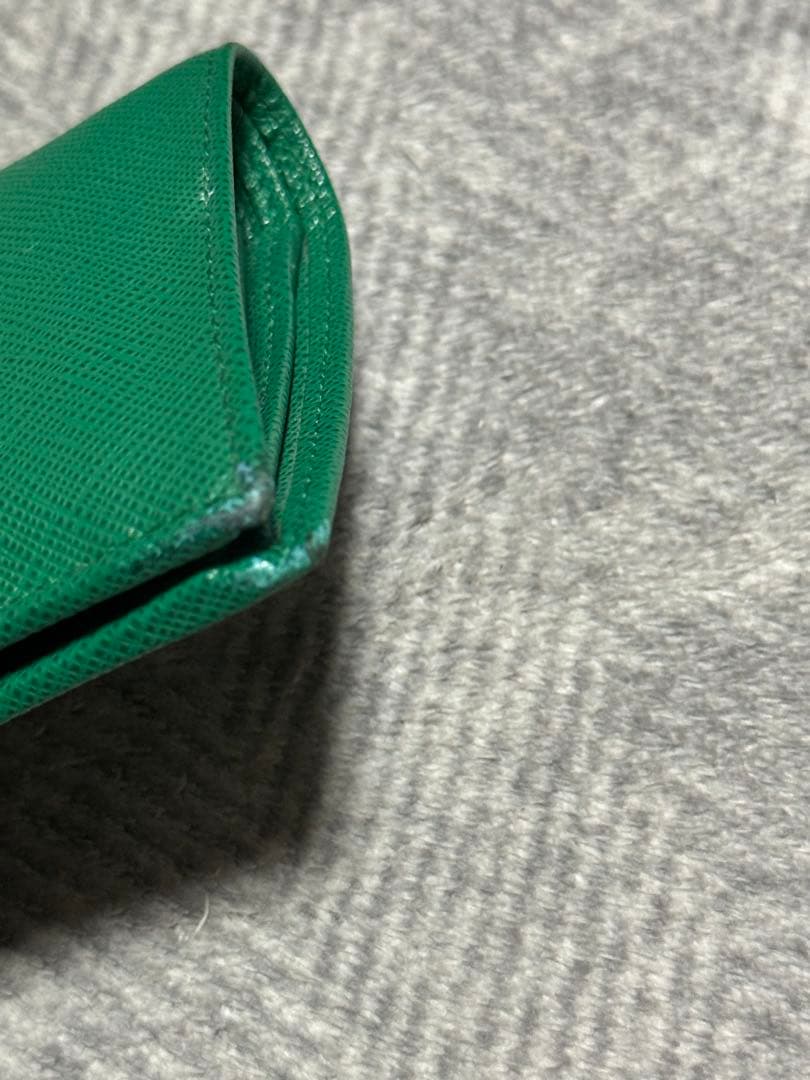 プラダ　PRADA 二つ折り財布