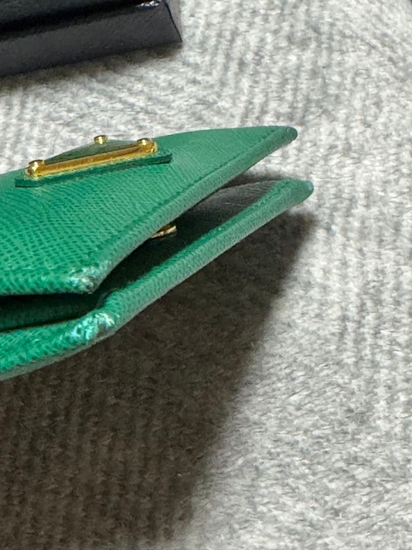 プラダ　PRADA 二つ折り財布