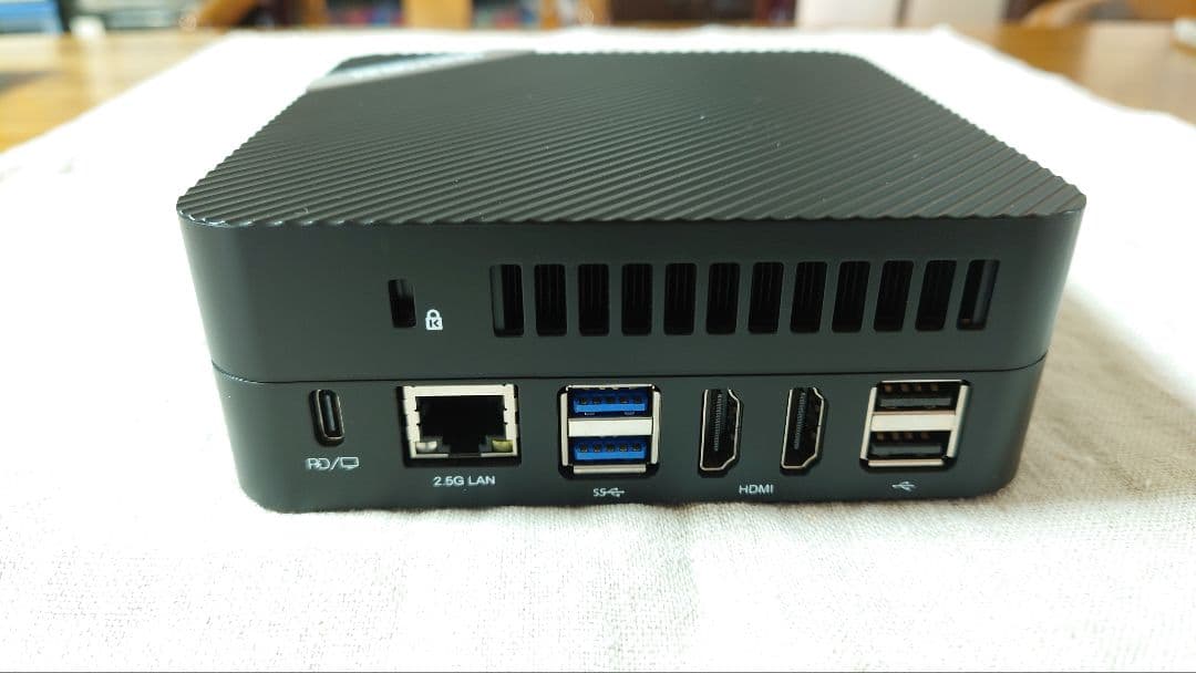 MINIS FORUM UM560　16GB/SSD 512GB