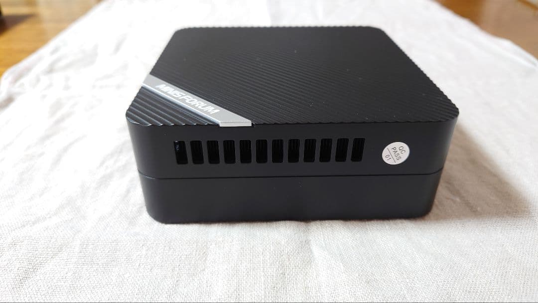 MINIS FORUM UM560　16GB/SSD 512GB