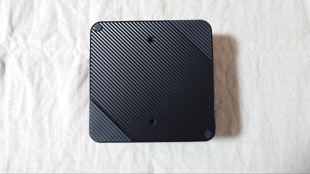 MINIS FORUM UM560　16GB/SSD 512GB