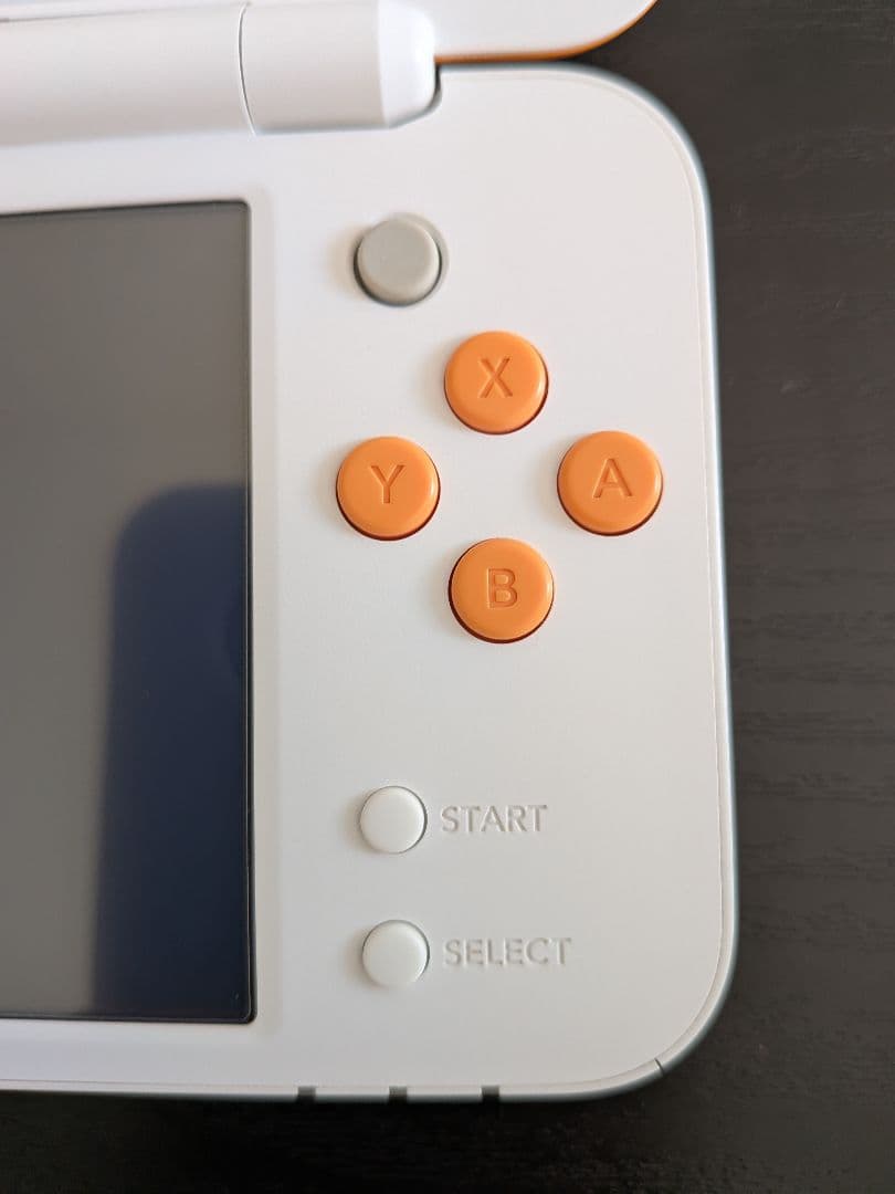 【液晶美品】Newニンテンドー2DS LL ホワイト×オレンジ
