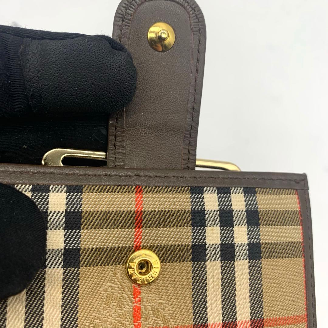 箱付き 美品 バーバリー ノバチェック二つ折り財布 がま口 コンパクト