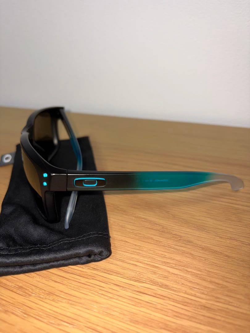 小物 OAKLEY HOLBROOK