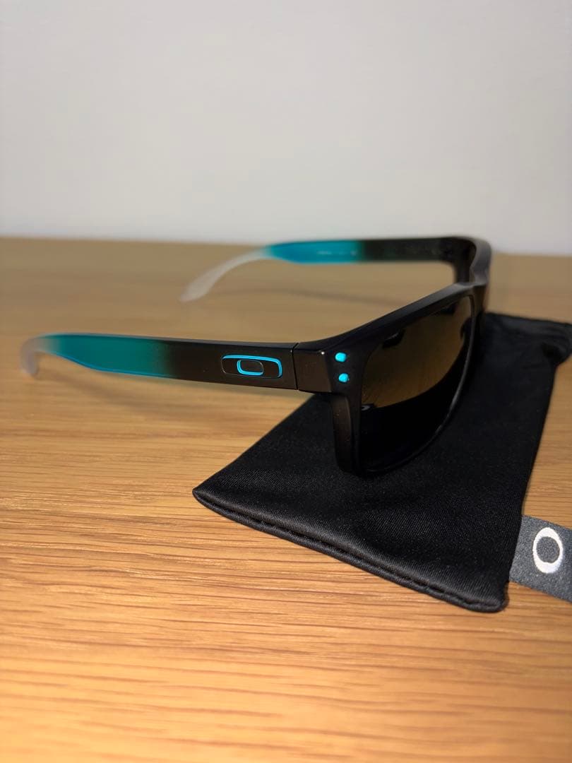 小物 OAKLEY HOLBROOK