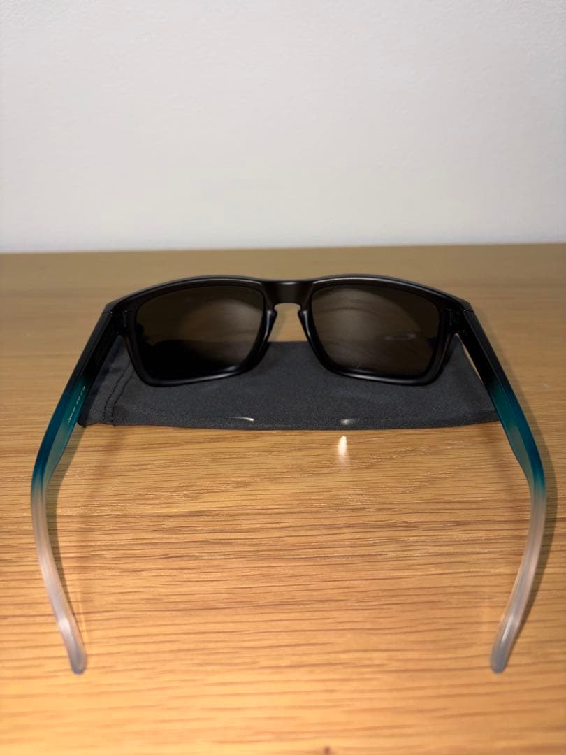小物 OAKLEY HOLBROOK