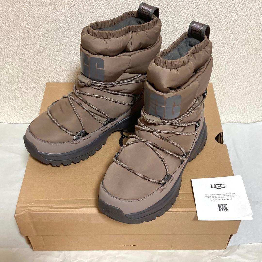 靴 [UGG] W YOSE PUFFER MID  Boot