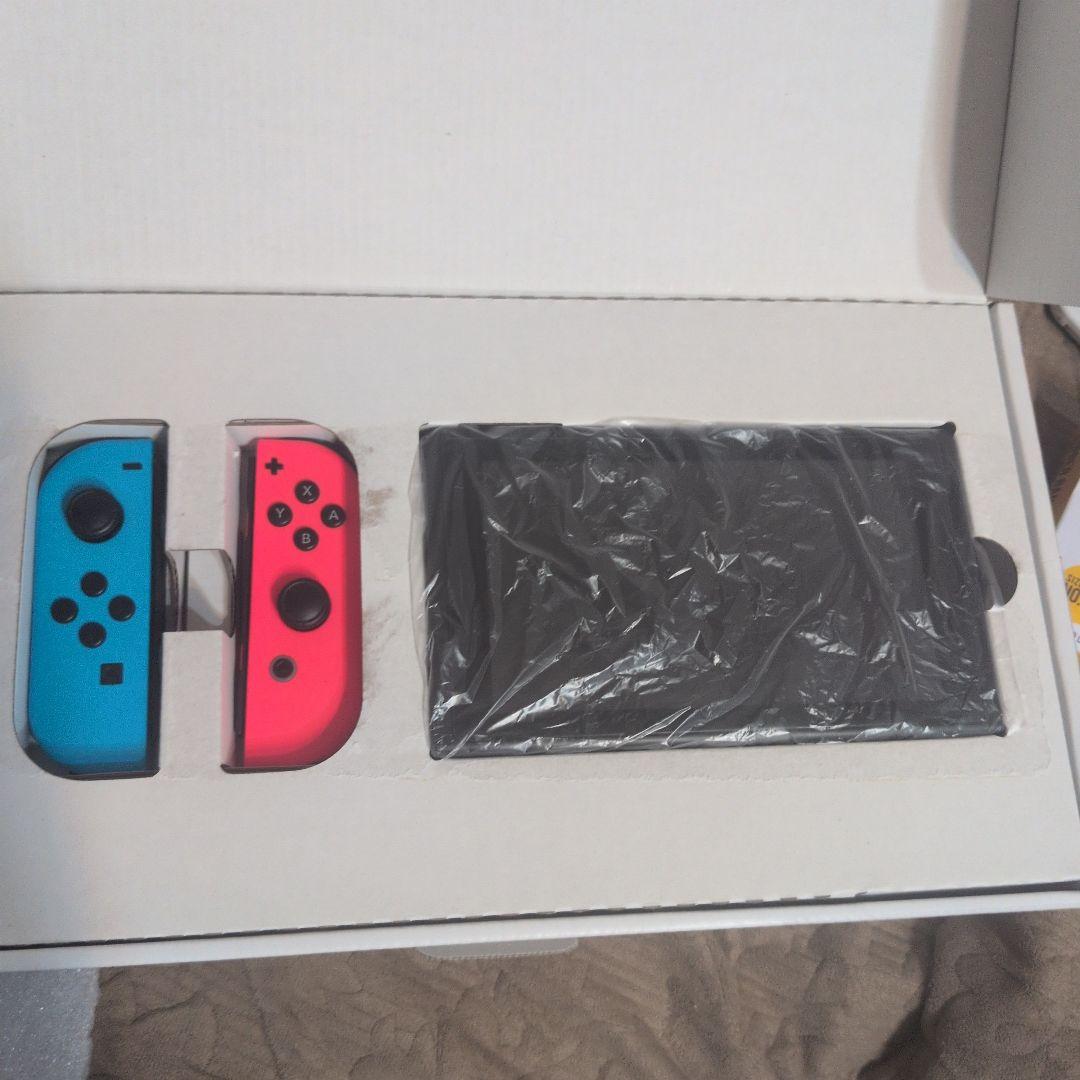 s*t様 Nintendo Switch 本体 青/赤 Joy-Con付き