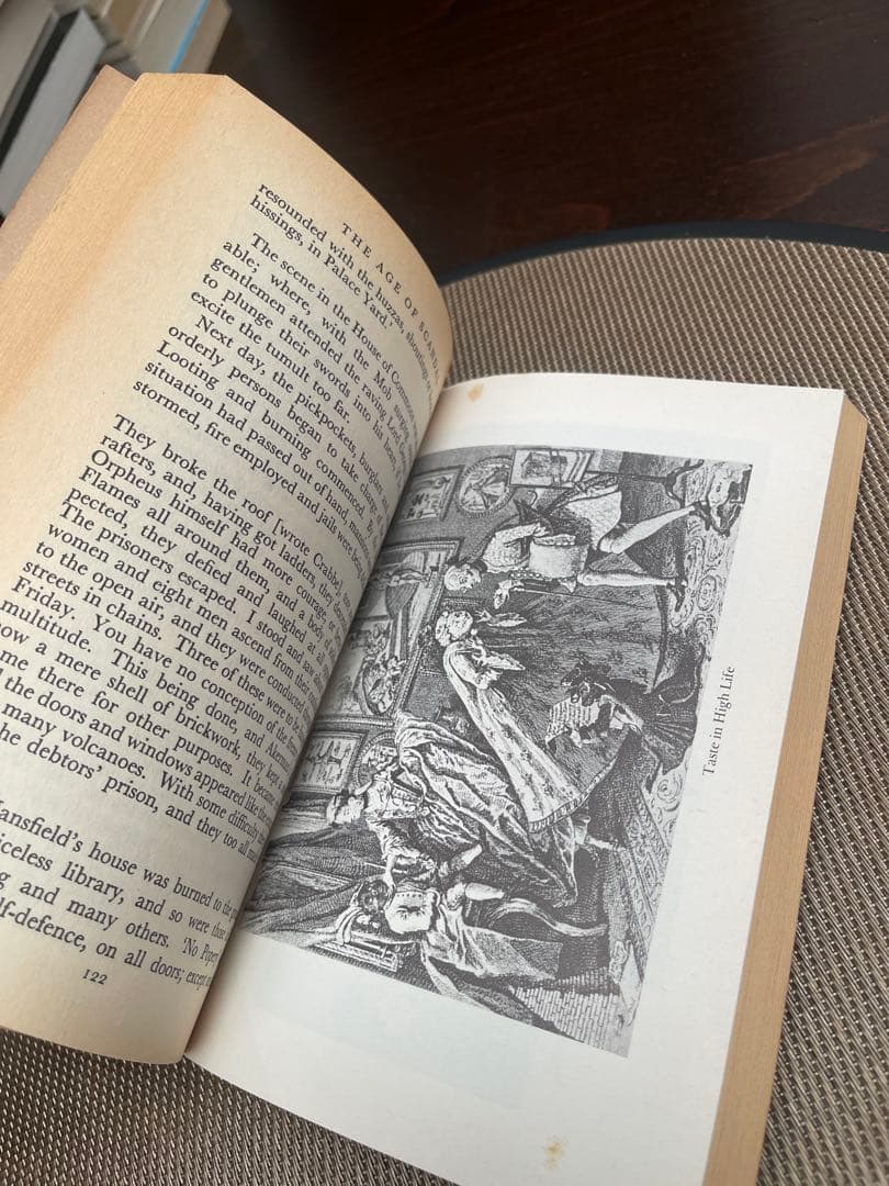 希少　The Age of Scandal T.H. White