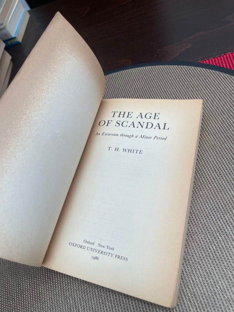希少　The Age of Scandal T.H. White