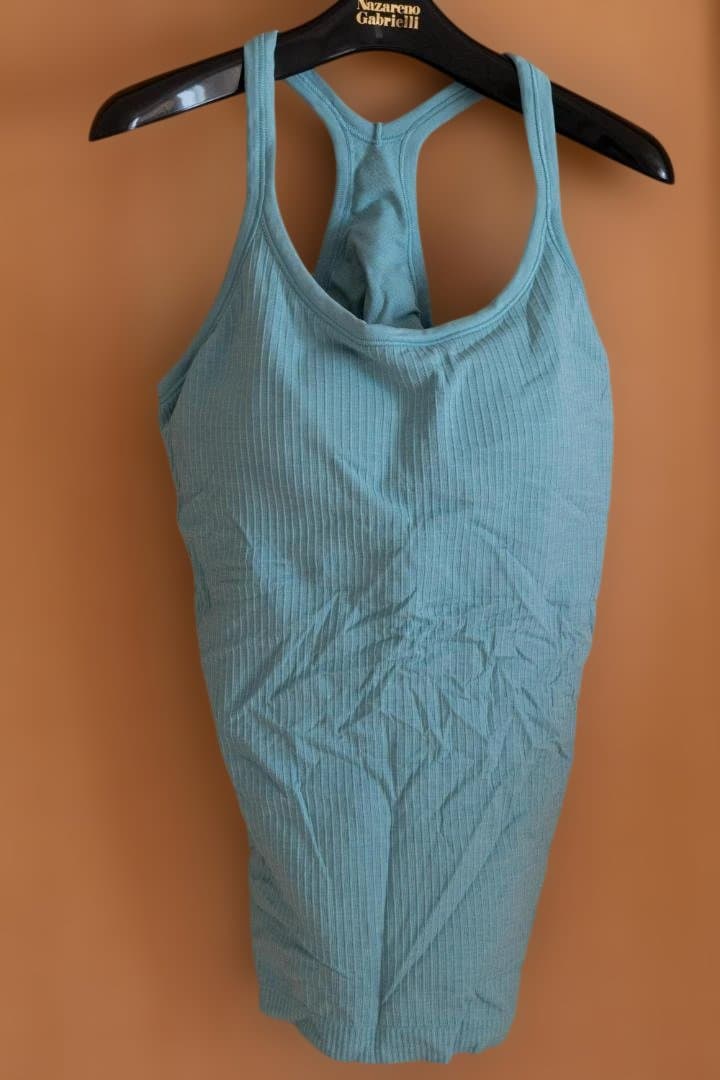 未使用　ルルレモン　タンクトップ　水色　8