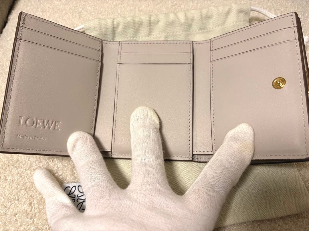 LOEWE アナグラムトライフォールドウォレット