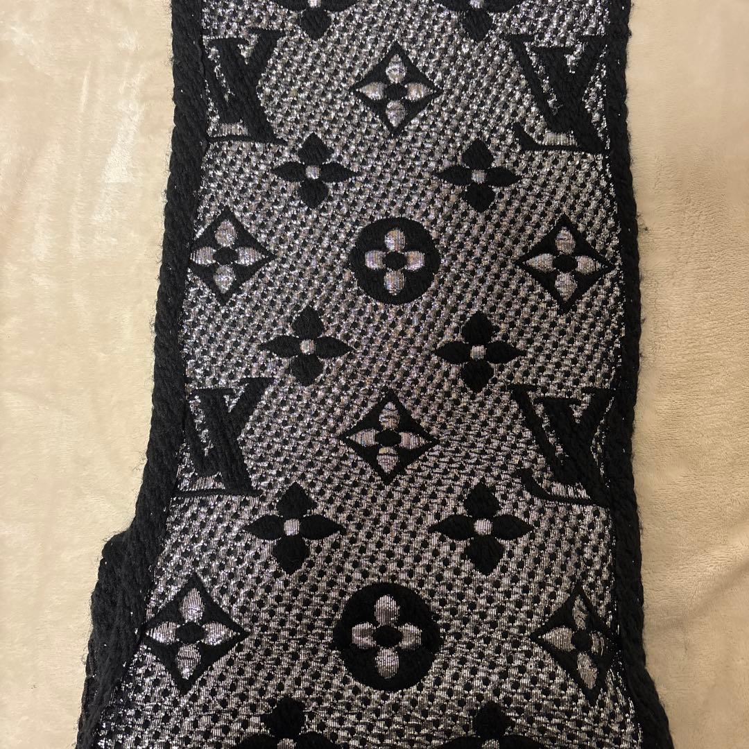 LOUIS VUITTON エシャルプ・ロゴマニア シャインM75833