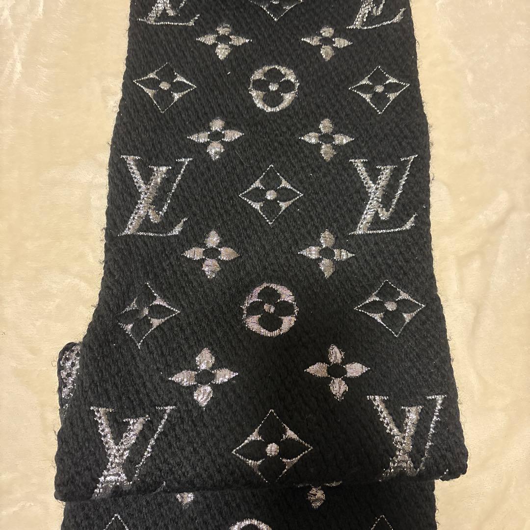 LOUIS VUITTON エシャルプ・ロゴマニア シャインM75833
