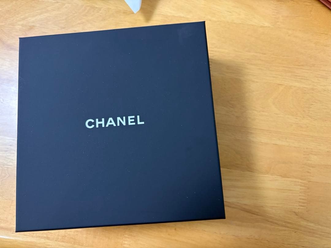 シャネル　CHANEL 黒ベルベットシルバーヘアバンド　カチューシャ
