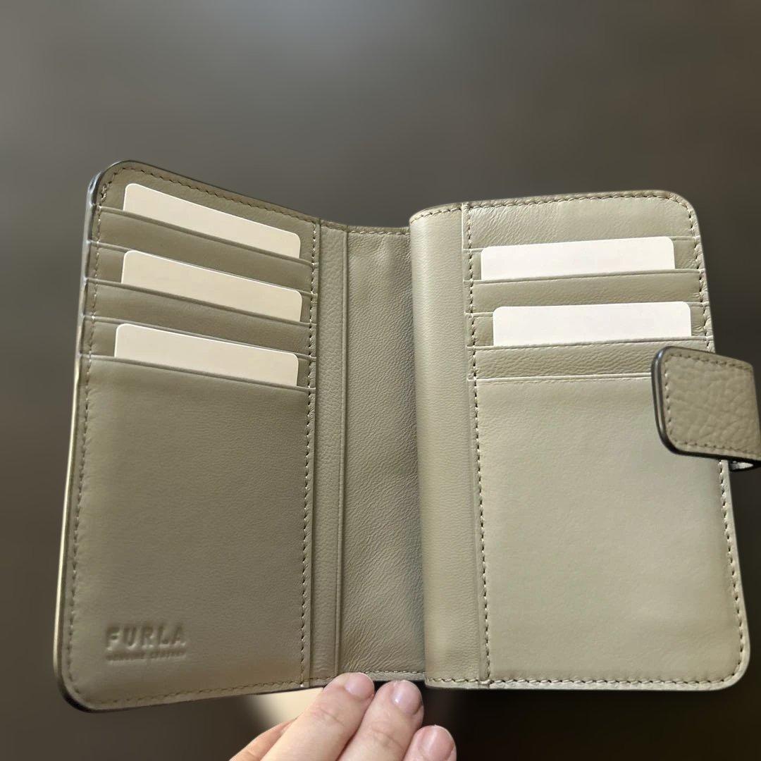 【未使用品】FURLA フルラ カメリア 二つ折り財布 グレー系 保存袋・箱付