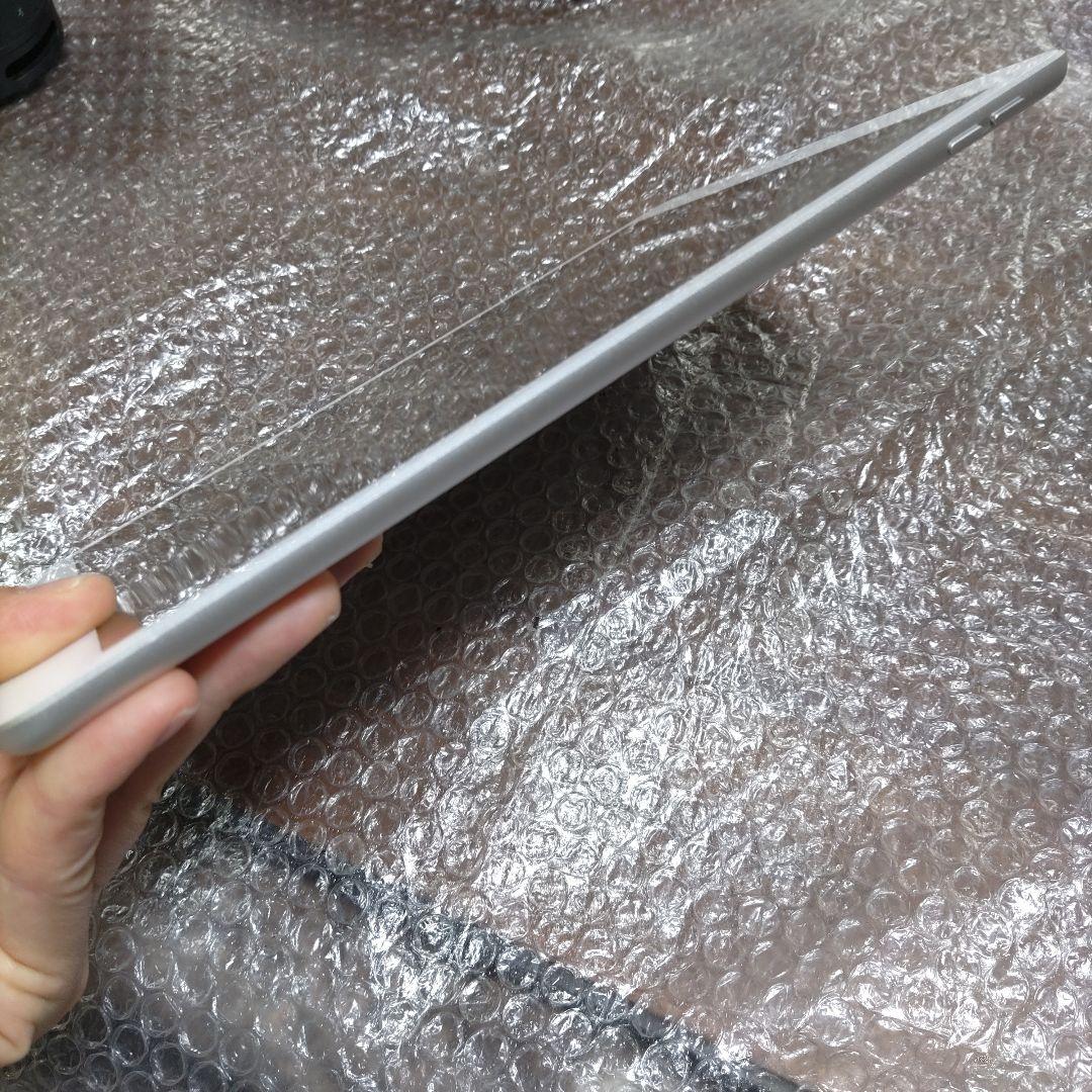 iPad 第7世代 MW752J/A 一部割れあり　管理ナンバー1802