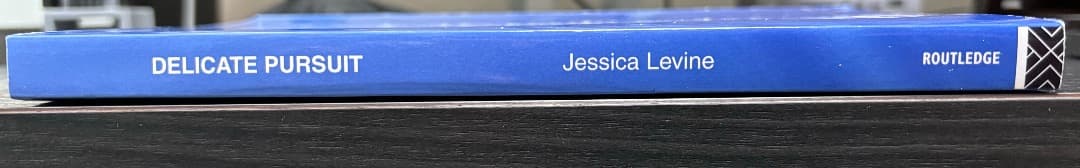 洋書 Delicate Pursuit by Jessica Levine