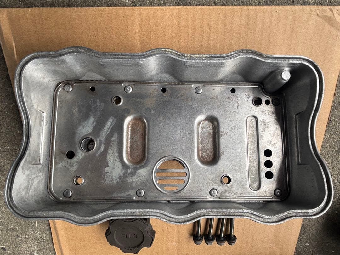 ジムニーJA11 F6A ヘッドカバー タペットカバー 中古