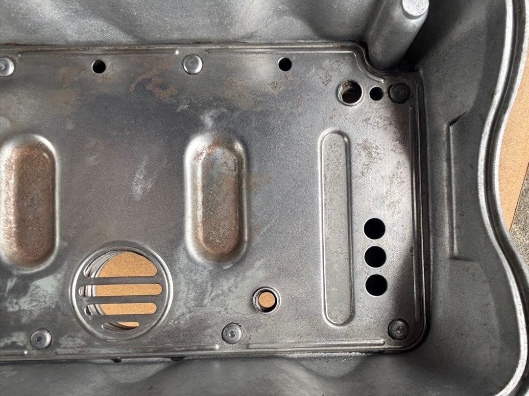 ジムニーJA11 F6A ヘッドカバー タペットカバー 中古