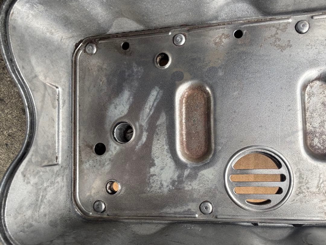 ジムニーJA11 F6A ヘッドカバー タペットカバー 中古