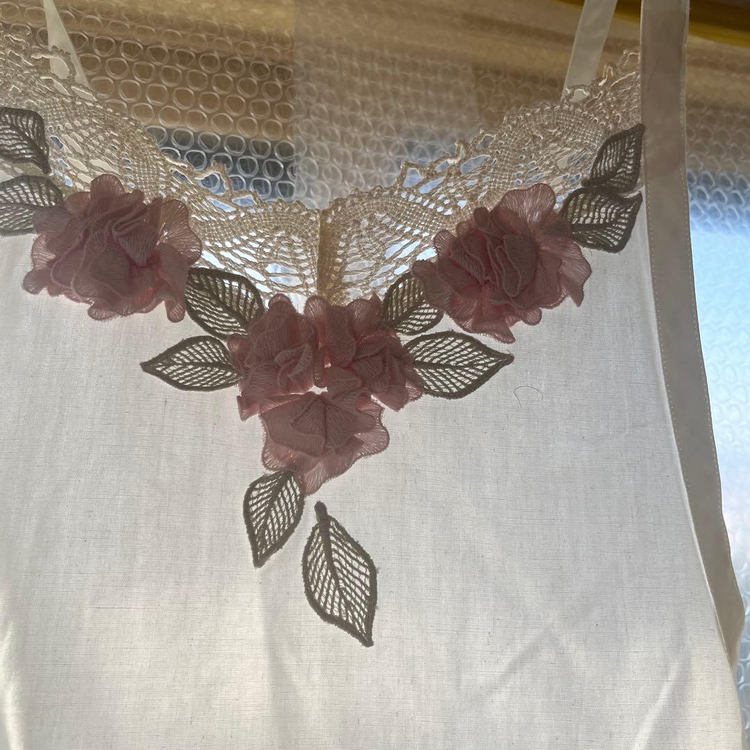 花柄刺繍 ホワイトレースエプロン　さえら