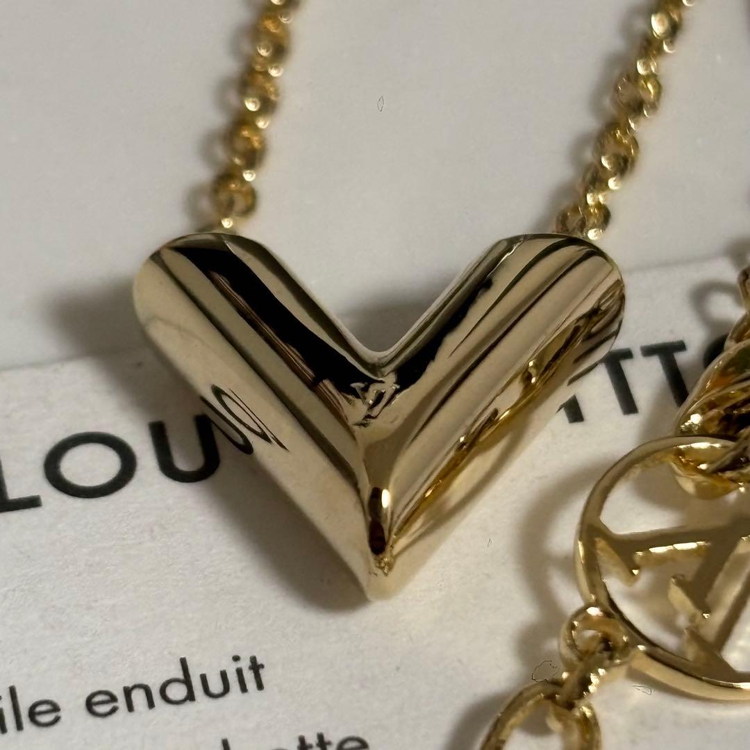 LOUIS VUITTON エッセンシャル　Vネックレス ゴールド　極美品