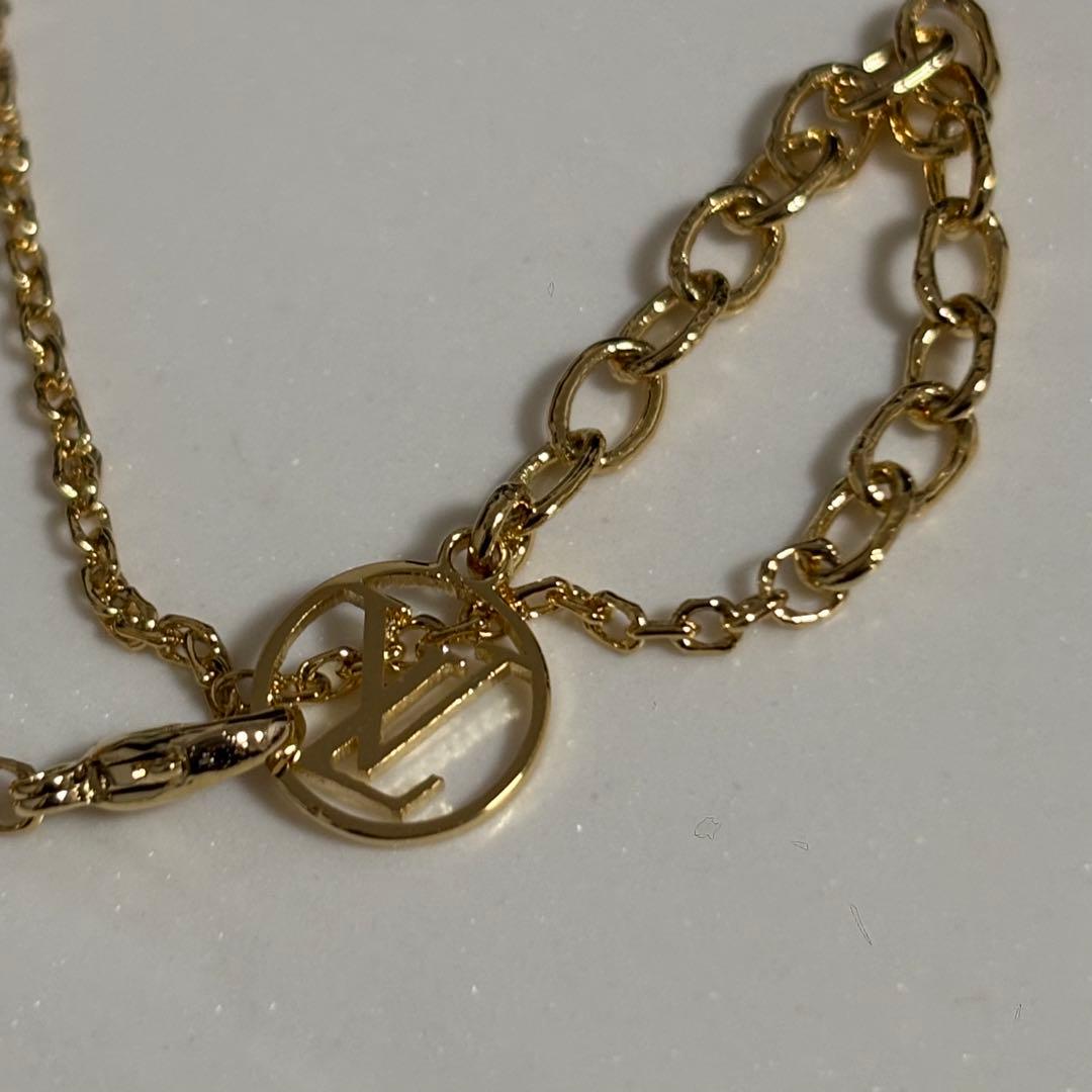 LOUIS VUITTON エッセンシャル　Vネックレス ゴールド　極美品