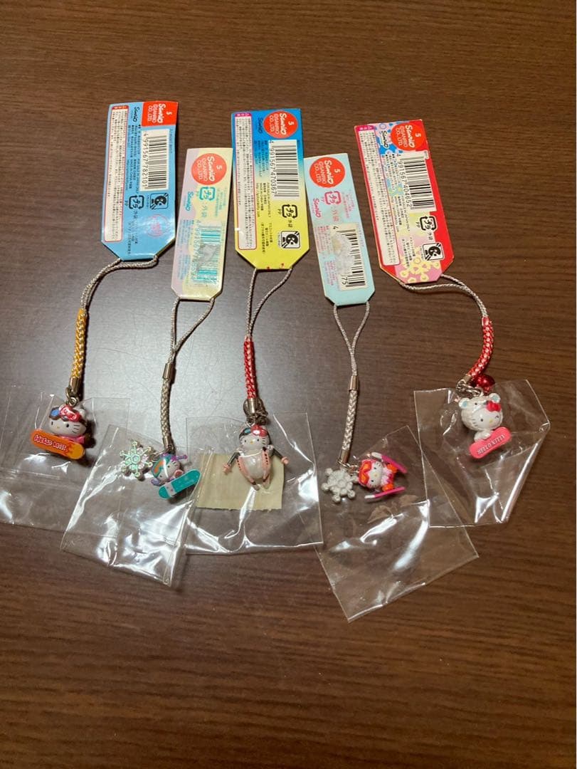 希少激レア新品 ご当地 ハローキティ 冬季 スノボ スキー スケート ストラップ