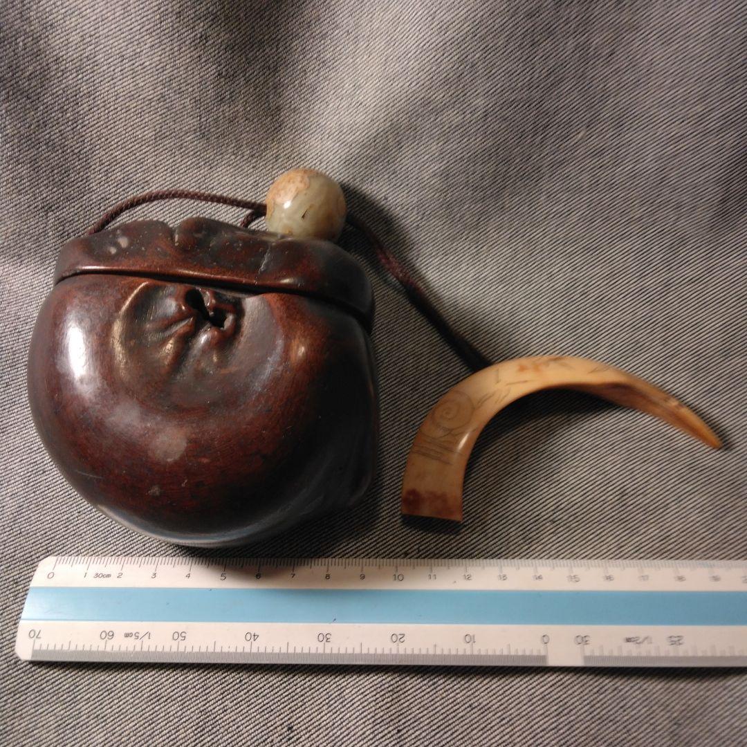 オ*ン様 古い印籠　根付け　木製と彫刻牙　煙草入れ骨董　着物　玉