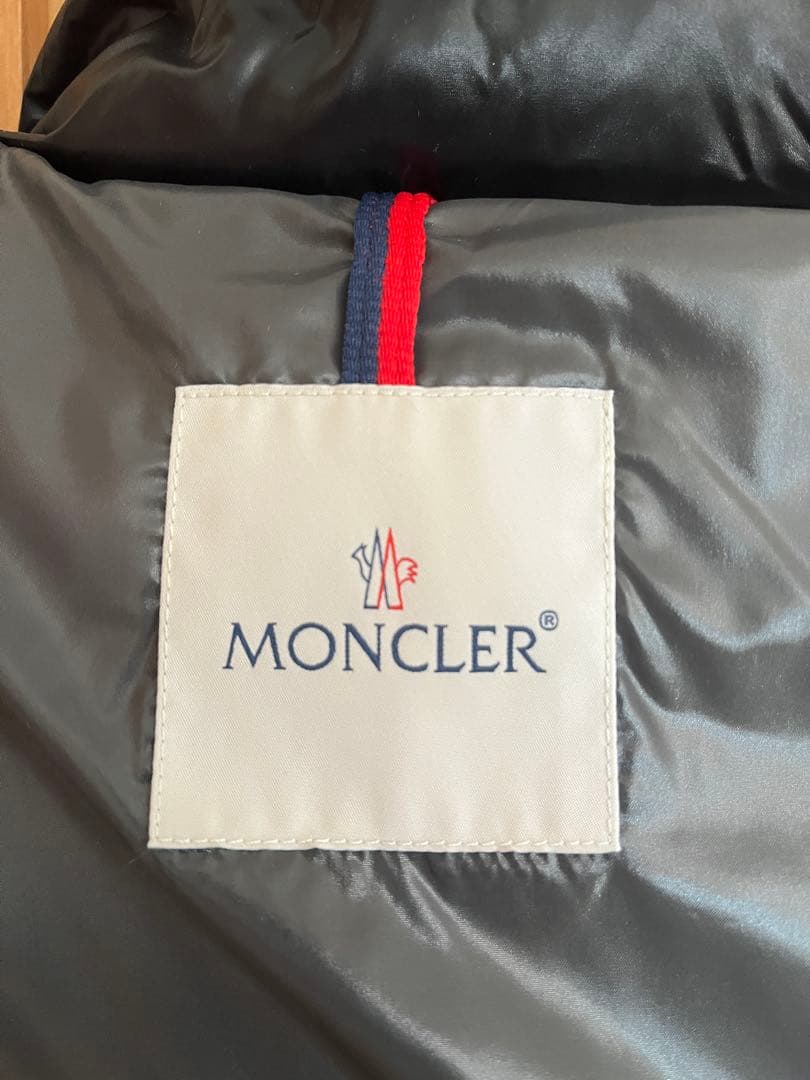 MONCLER メンズ　ダウンベスト