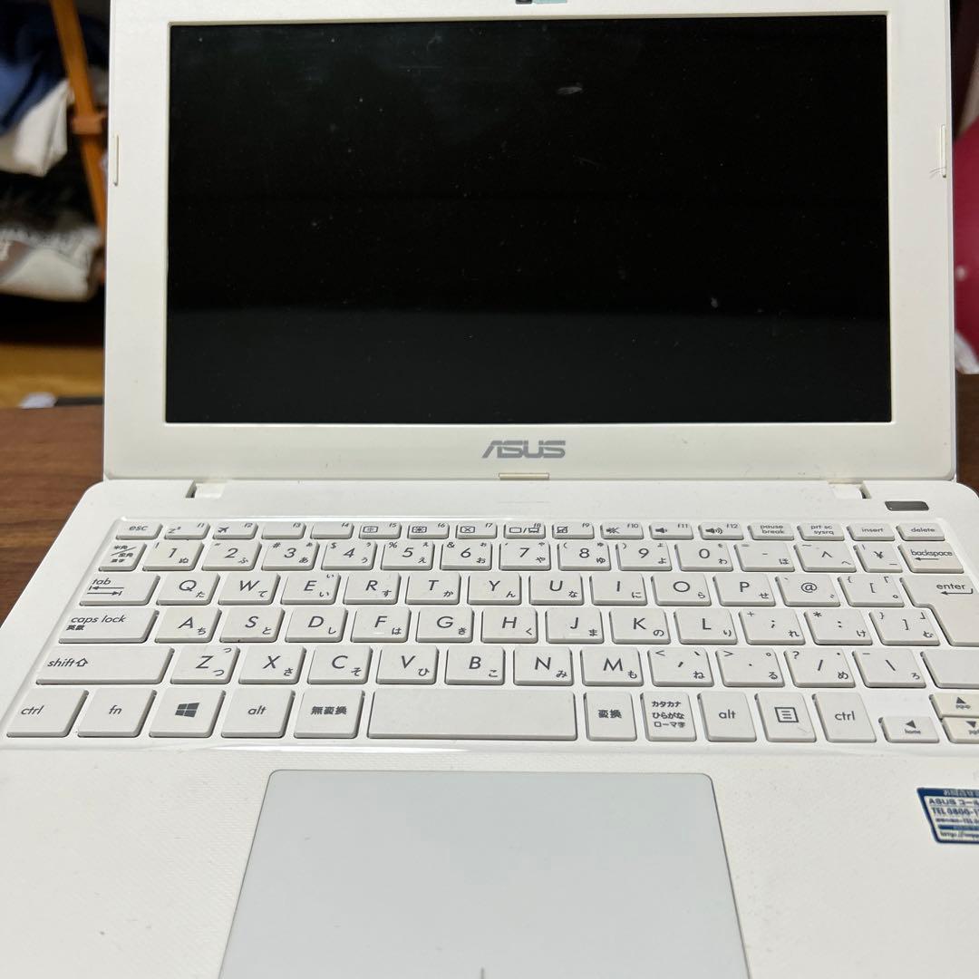 ASUS E203MA-4000W2 /11.6型/Win10/ホワイト