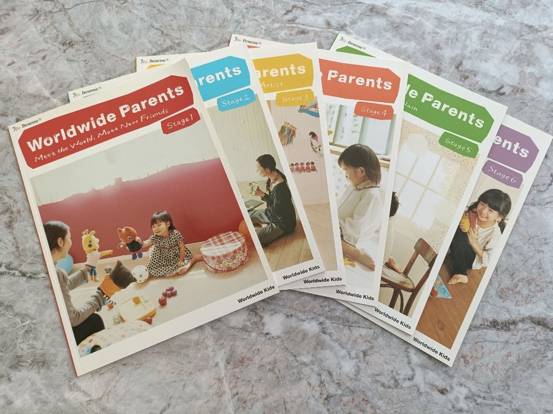 Worldwide Kids English DVD 30枚、保護者向け冊子6冊