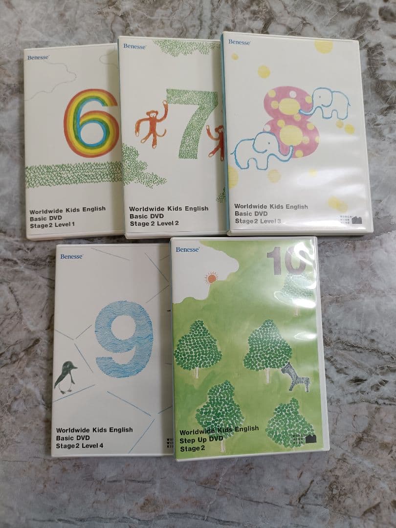Worldwide Kids English DVD 30枚、保護者向け冊子6冊