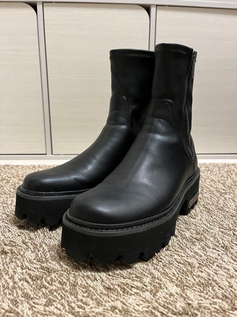 CHARLES&KEITH チャールズアンドキース　サイドジップブーツ　黒