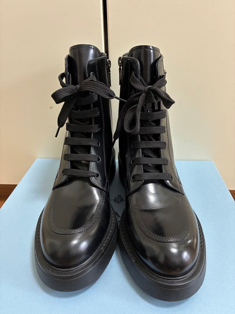 PRADA ブラック レースアップブーツ