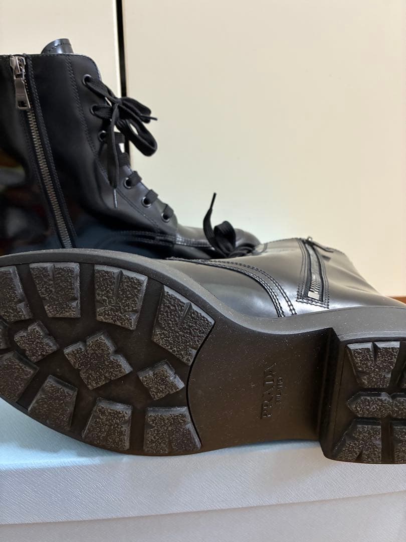 PRADA ブラック レースアップブーツ