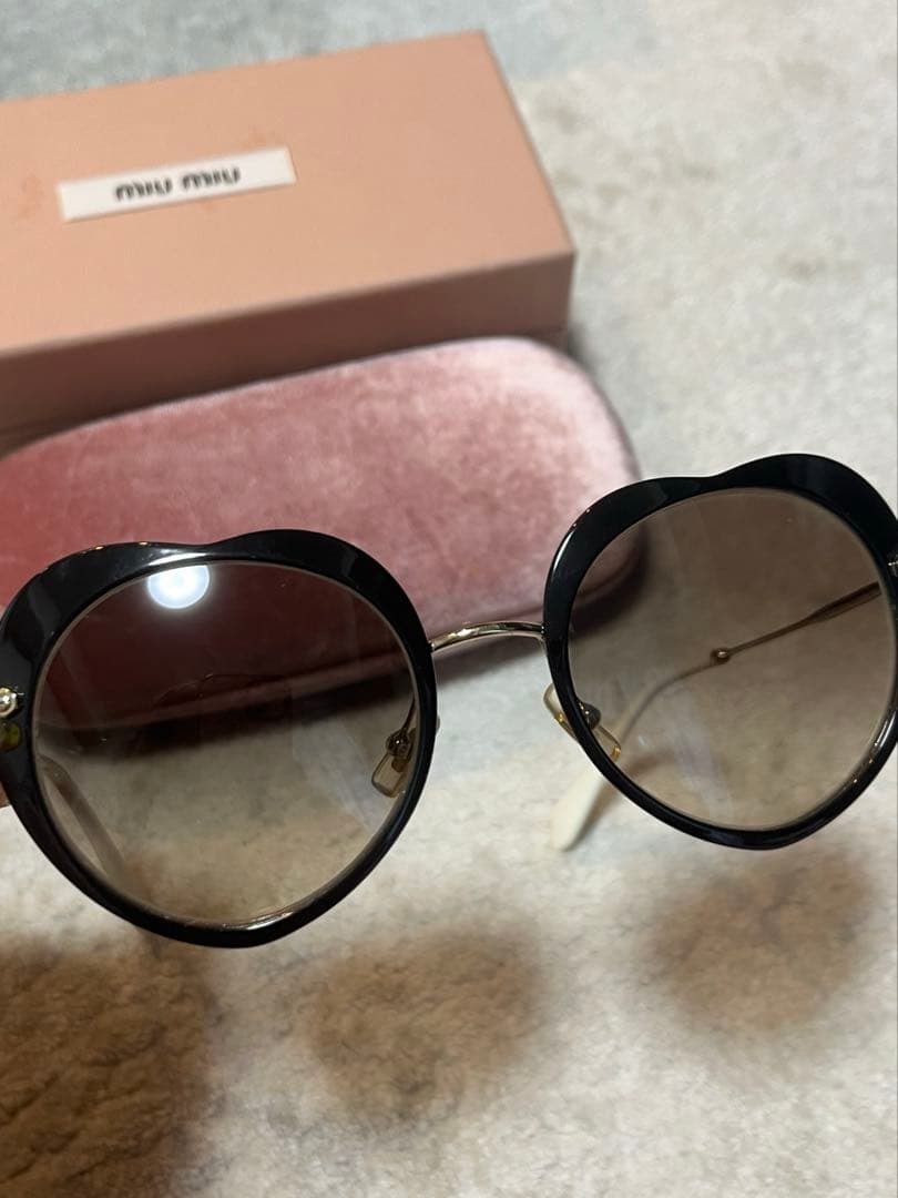 miumiu ハート サングラス 黒